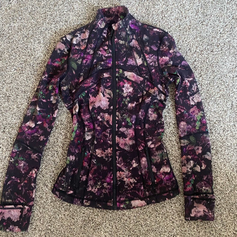 Lululemon Define Jacket, size 2 *OPEN TO OFFERS!!